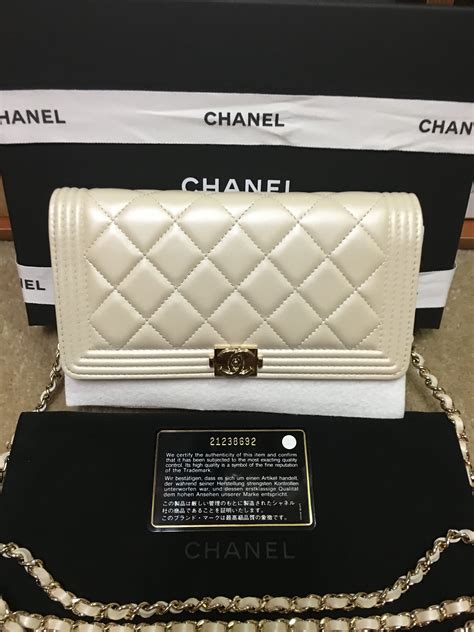 chanel boy wallet on chain white